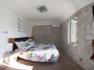 Veli Varos Apartment Split